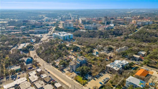 $1,300 | 1005 North LBJ Drive, Unit B5, San Marcos, TX 78666