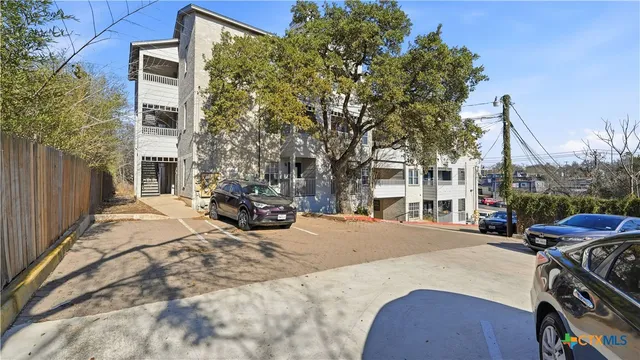 $1,300 | 1005 North LBJ Drive, Unit B5, San Marcos, TX 78666