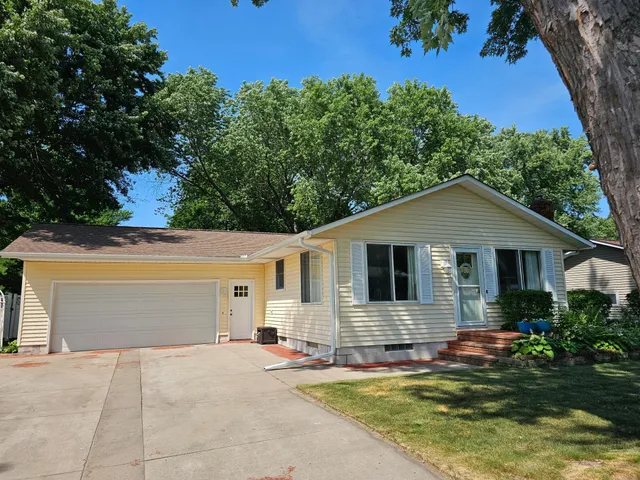 $369,900 | 931 Roosevelt Street, River Falls, WI 54022