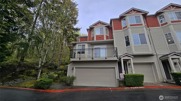$3,700 | 2628 139th Avenue Southeast, Unit 9, Bellevue, WA 98005