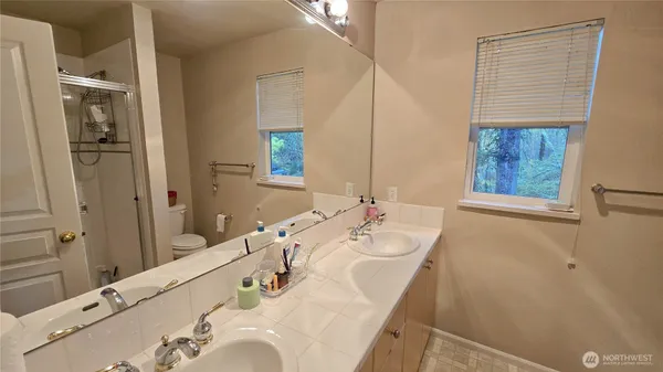 $3,700 | 2628 139th Avenue Southeast, Unit 9, Bellevue, WA 98005