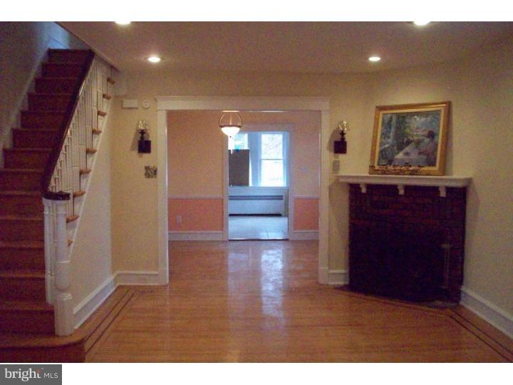 7401 Sommers Road Philadelphia, PA 19138 - Photo 4 of 21 Living Room