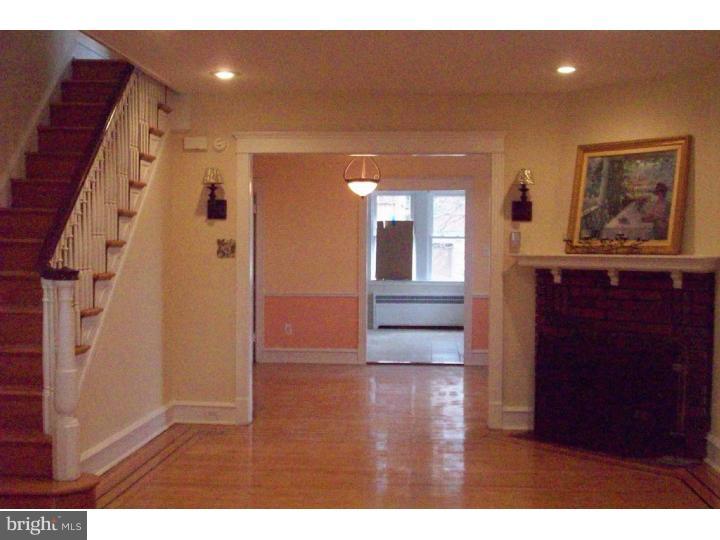 7401 Sommers Road Philadelphia, PA 19138 - Photo 5 of 21 Living Room