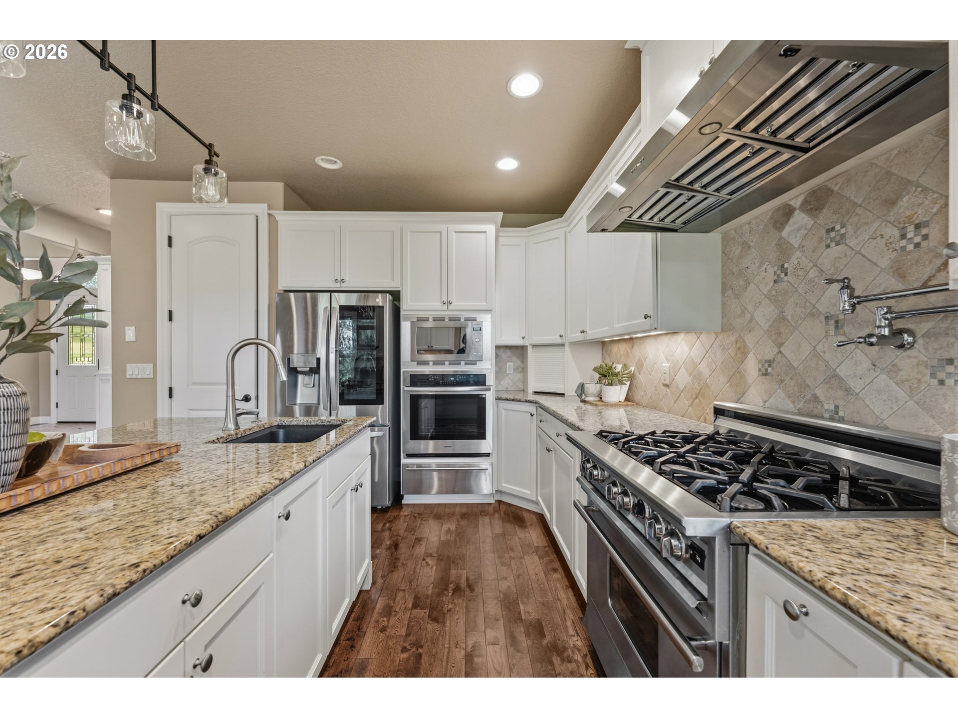 9245 Southwest 74th Avenue Portland, OR 97223 - Photo 10 of 37 Kitchen