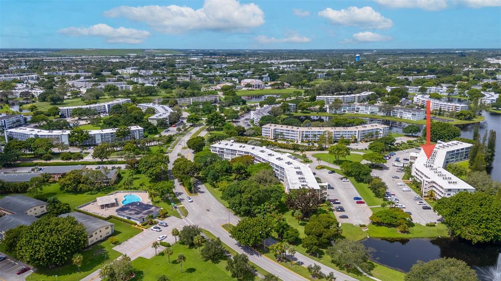 3028 Cambridge B, Unit 3028 Deerfield Beach, FL 33442 - Photo 28 of 49 an aerial view of residential houses with outdoor space