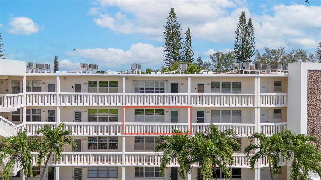 3028 Cambridge B, Unit 3028 Deerfield Beach, FL 33442 - Photo 33 of 49 a front view of a multi story building