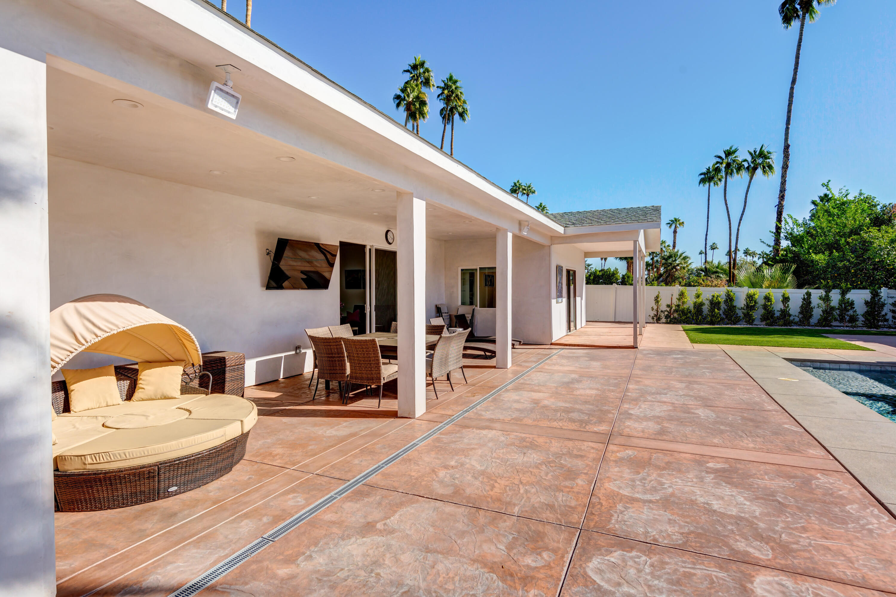 70181 Chappel Road Rancho Mirage, CA 92270 - Photo 5 of 43 a living room with furniture