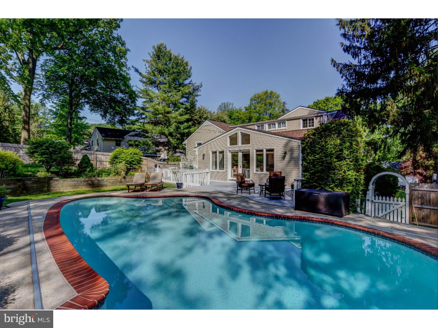 414 Woodcrest Road Wayne, PA 19087 - Photo 2 of 22