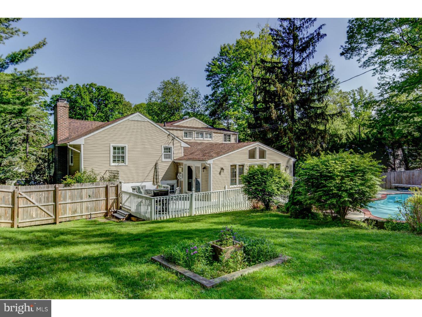 414 Woodcrest Road Wayne, PA 19087 - Photo 3 of 22