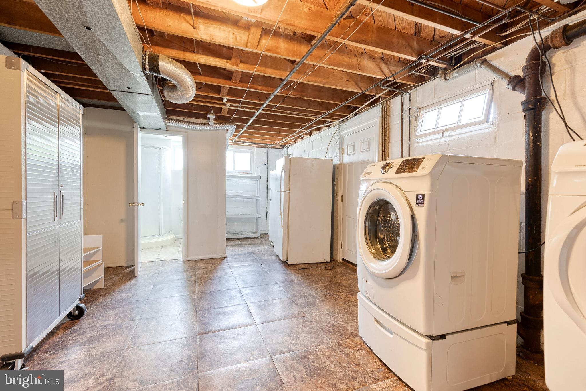 6653 Chippewa Drive Baltimore, MD 21209 - Photo 21 of 24 a utility room with dryer and washer