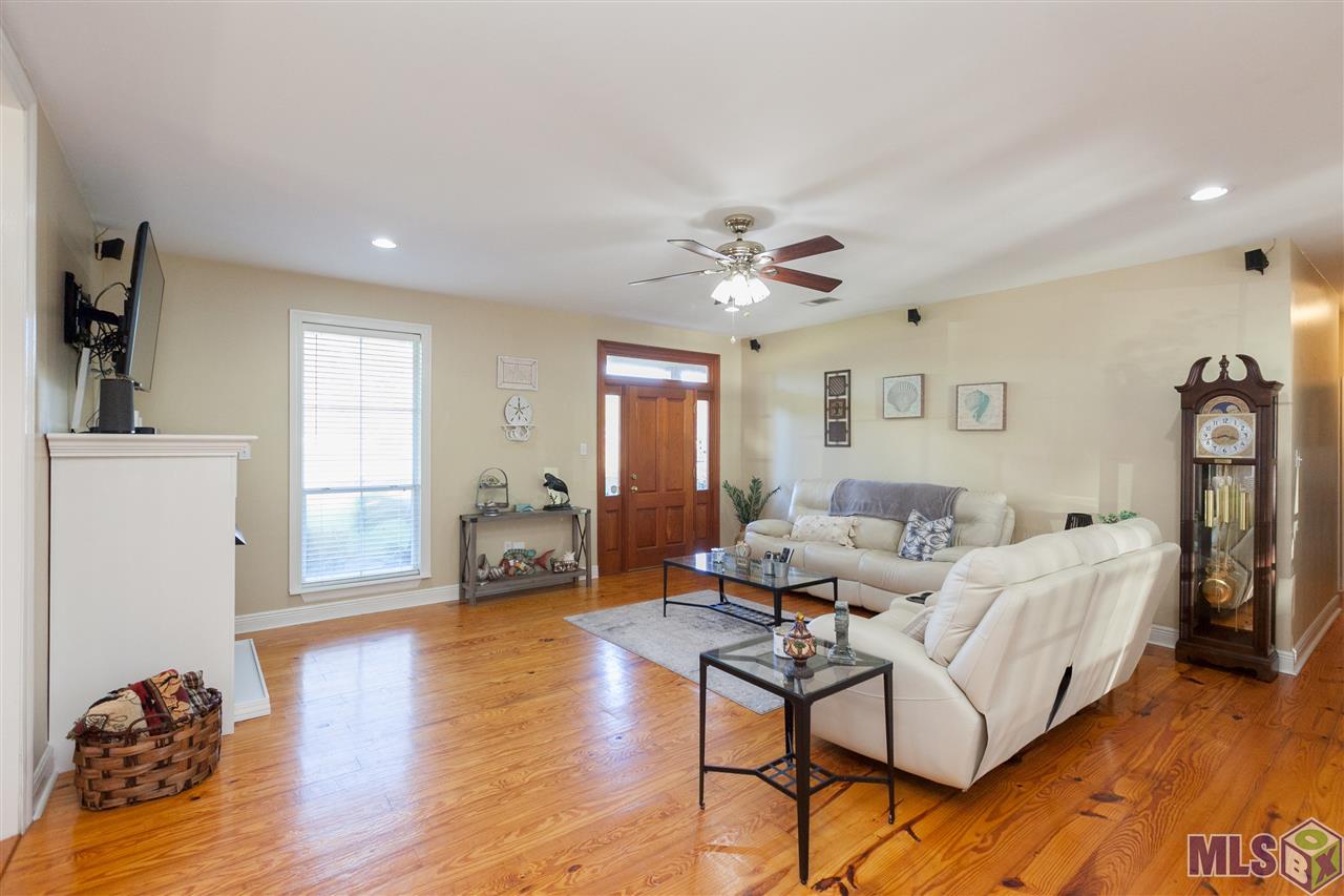 10520 Brown Road Denham Springs, LA 70726 - Photo 20 of 36 FAMILY ROOM VIEW 2