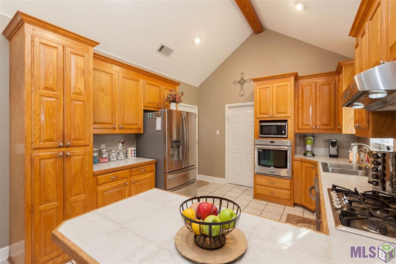 10520 Brown Road Denham Springs, LA 70726 - Photo 27 of 36 KITCHEN VIEW 4