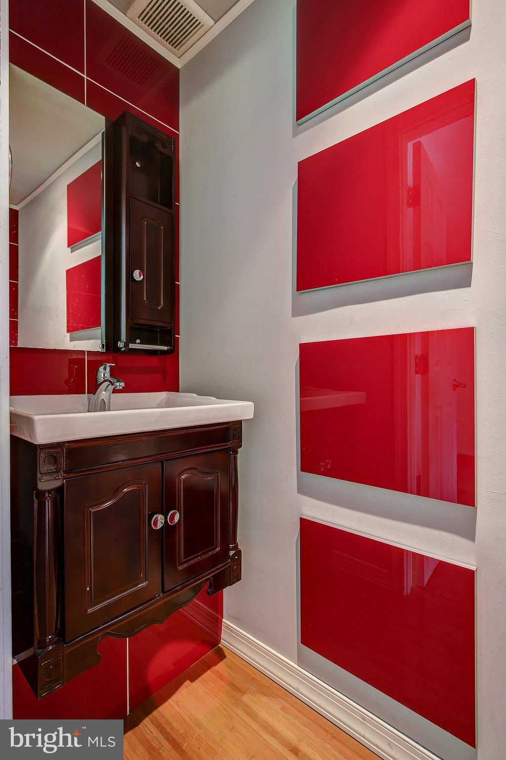5816 Greentree Road Bethesda, MD 20817 - Photo 24 of 34 Powder Room