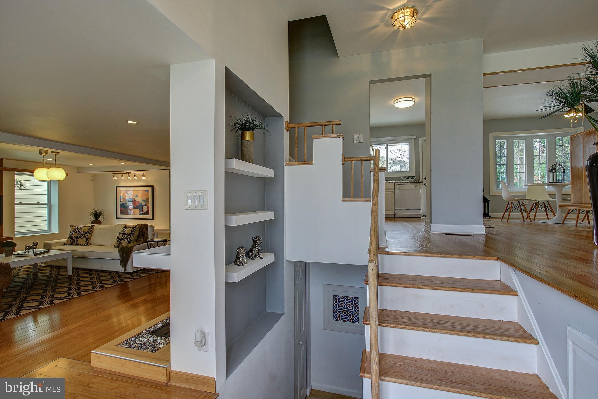 5816 Greentree Road Bethesda, MD 20817 - Photo 3 of 34 Foyer