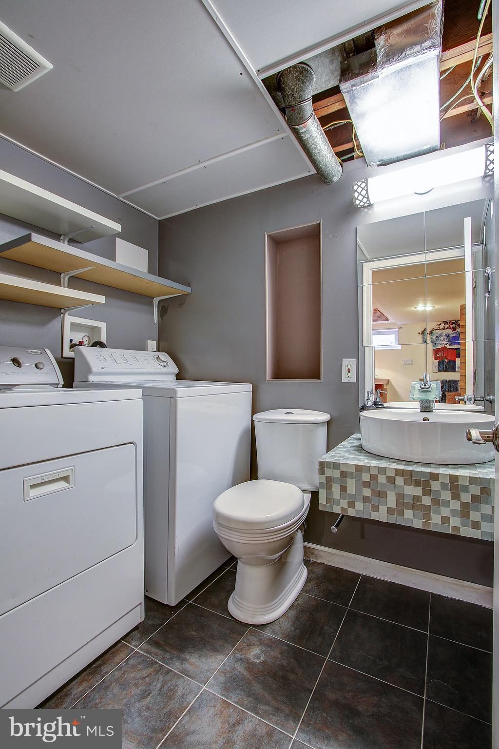 5816 Greentree Road Bethesda, MD 20817 - Photo 31 of 34 Laundry