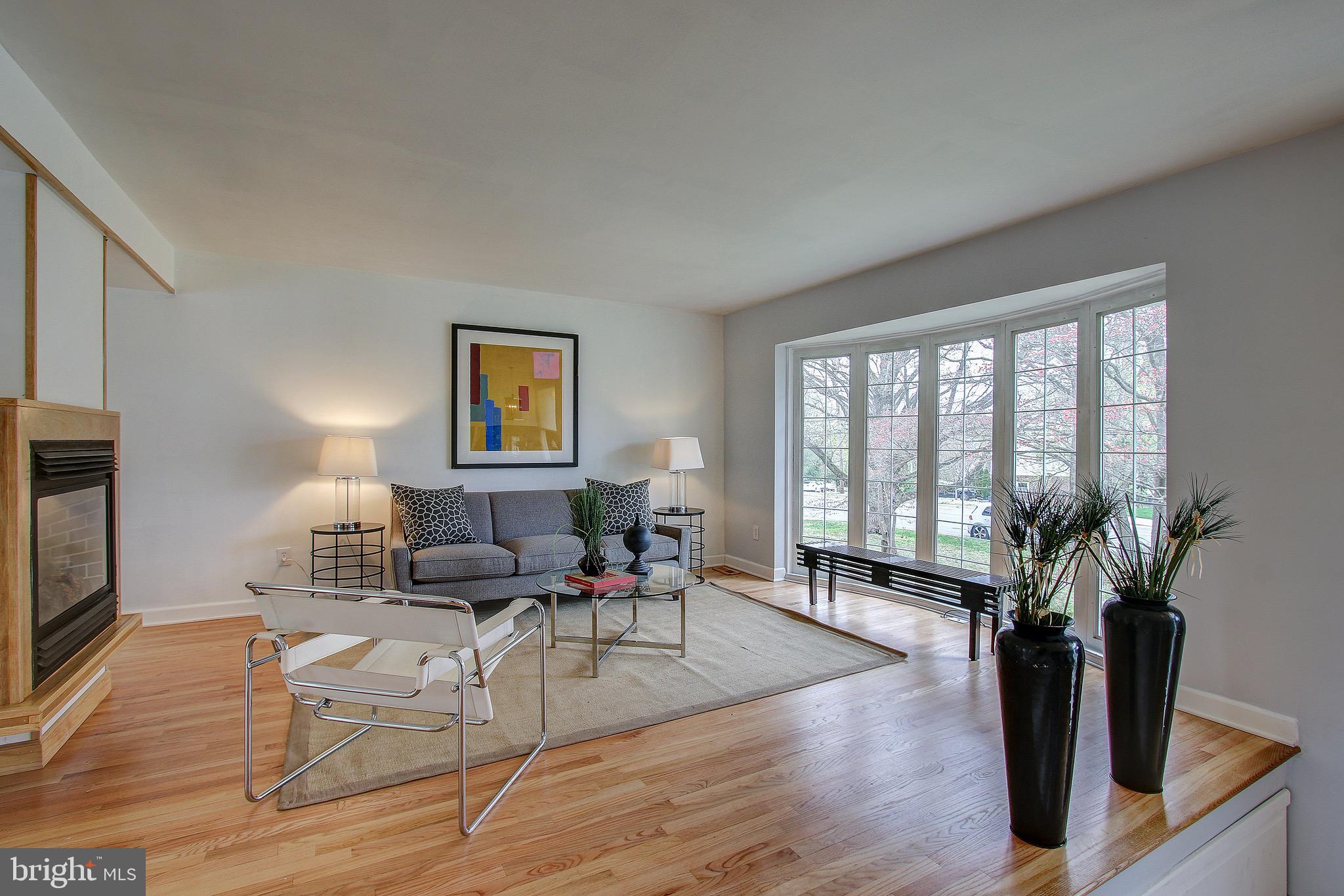 5816 Greentree Road Bethesda, MD 20817 - Photo 5 of 34 Living Room