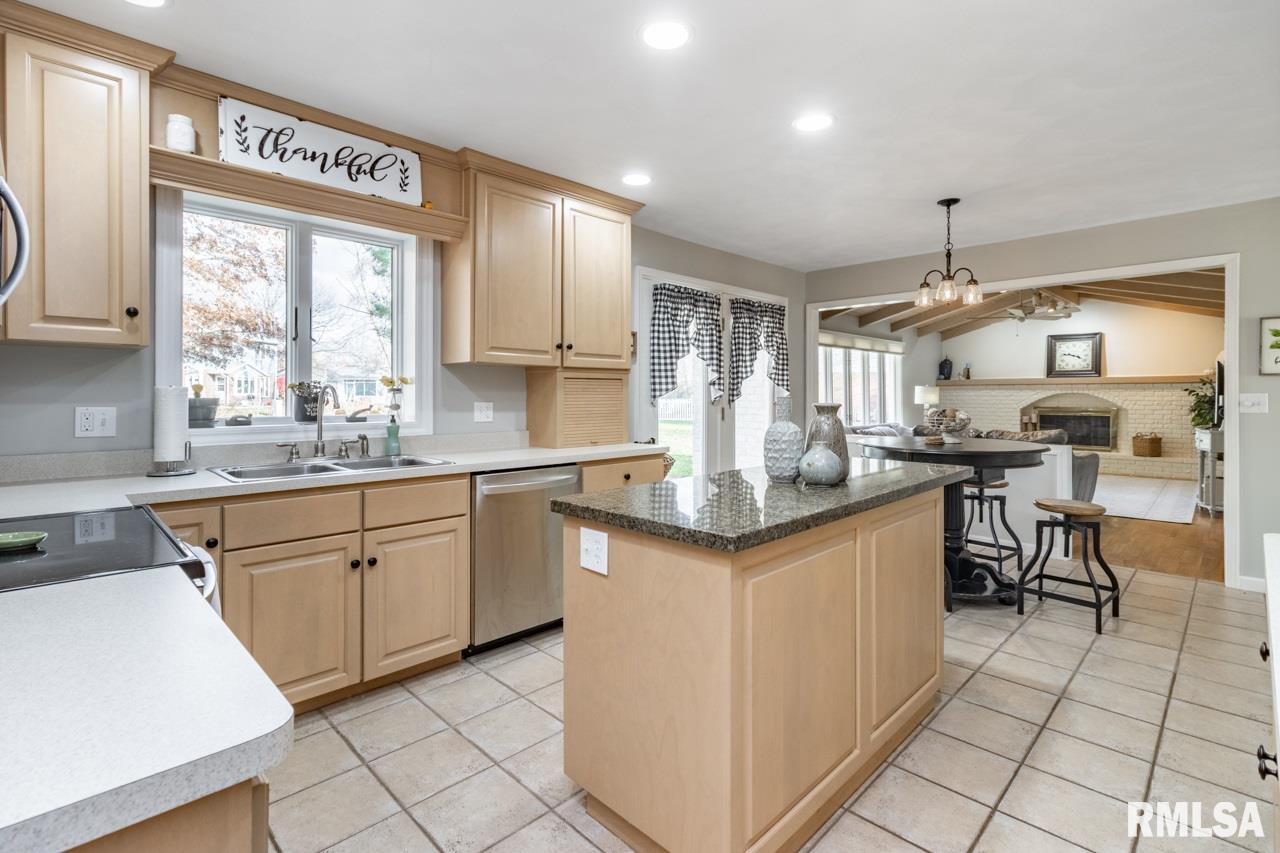 77 Hickory Ridge Drive Morton, IL 61550 - Photo 6 of 42 Gallery Image 6
