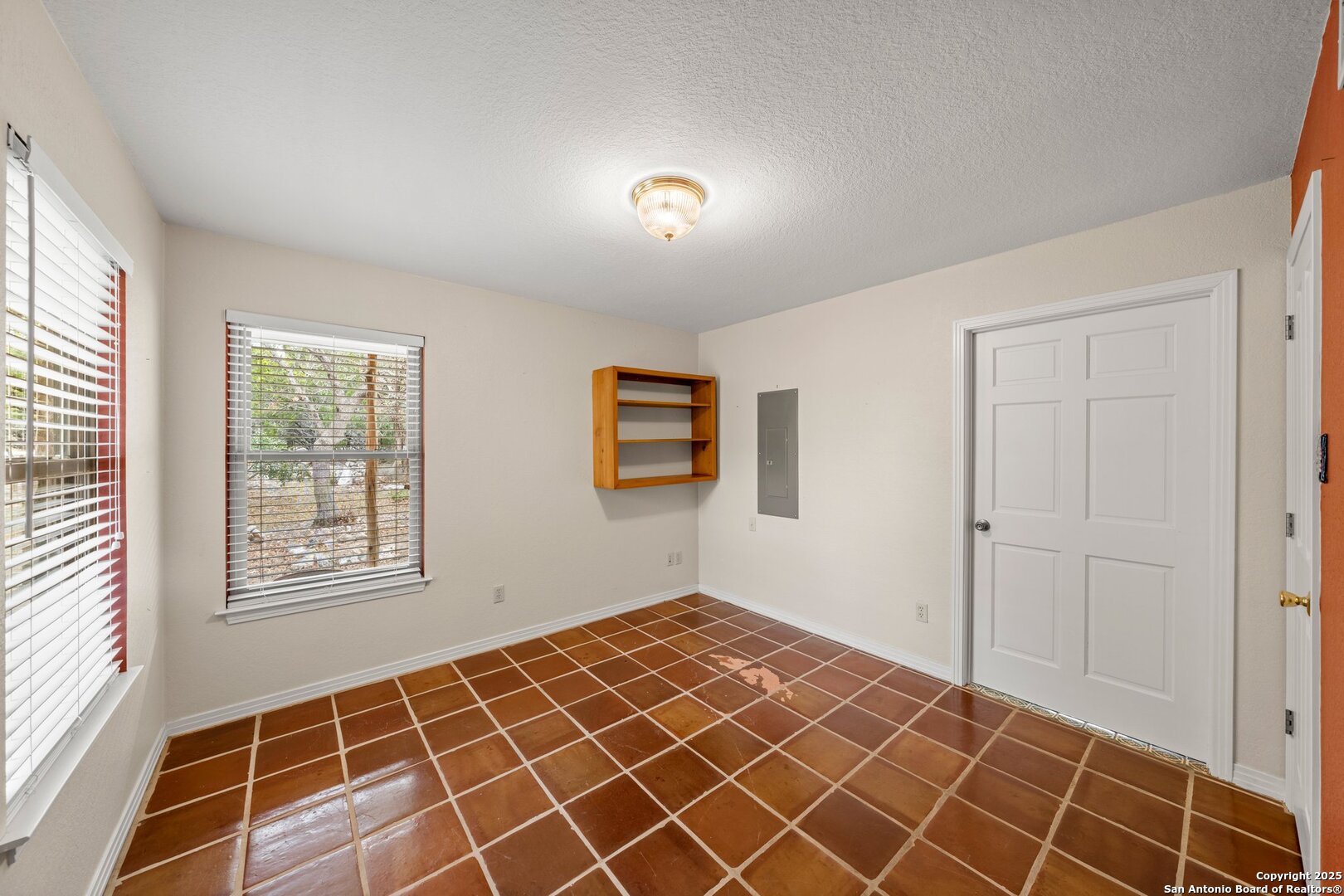 125 Turkey Trot Trail Southwest Hunt, TX 78024 - Photo 25 of 40 a view of an empty room and window