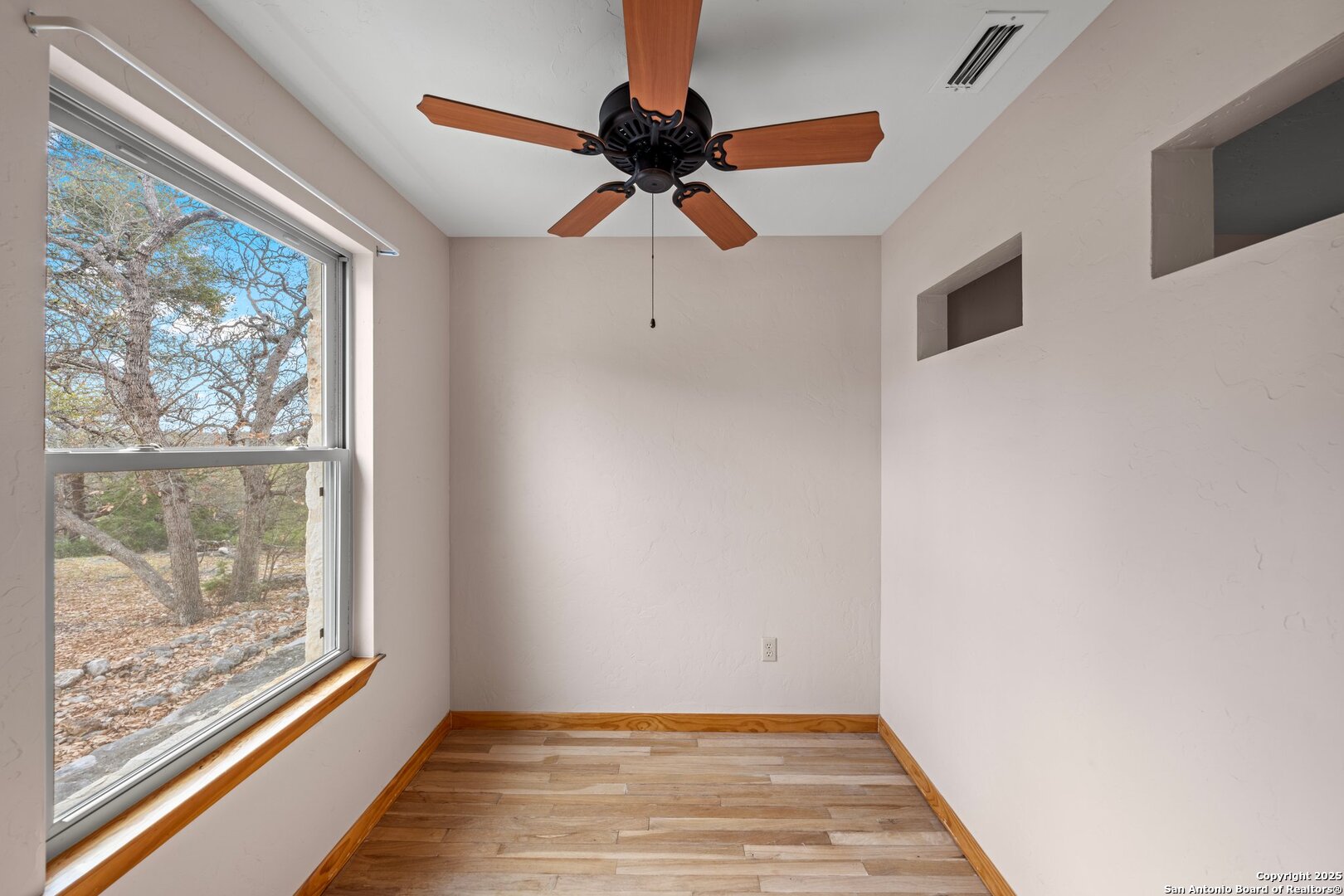 125 Turkey Trot Trail Southwest Hunt, TX 78024 - Photo 29 of 40 a view of an entryway