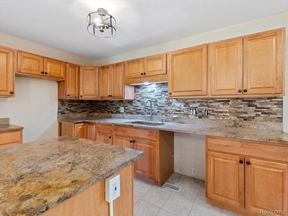 42811 Wear Road Belleville, MI 48111 - Photo 9 of 30 Gallery Image 9