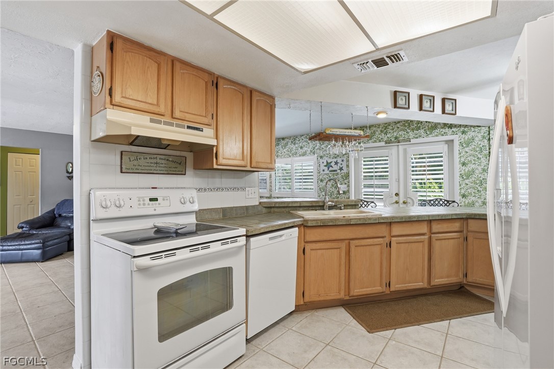 8948 Crest Lane Fort Myers, FL 33907 - Photo 15 of 38