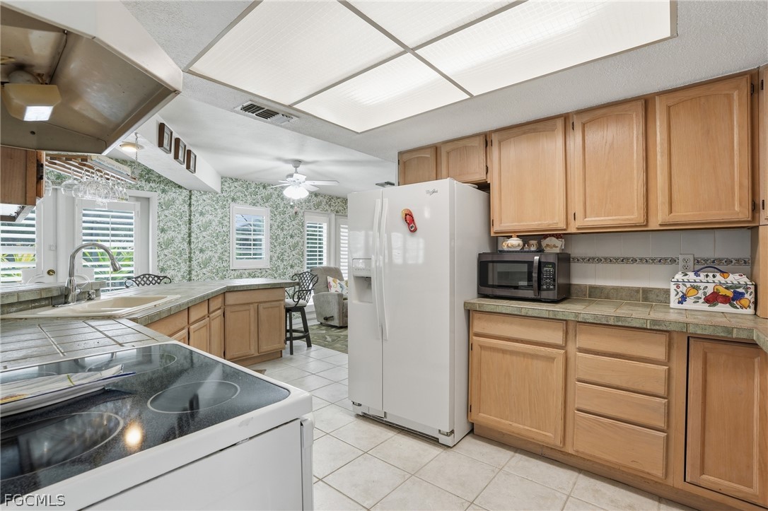 8948 Crest Lane Fort Myers, FL 33907 - Photo 16 of 38