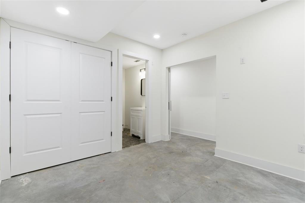 1361 Hawthorne Street Pittsburgh, PA 15201 - Photo 18 of 50 an empty room with closet area