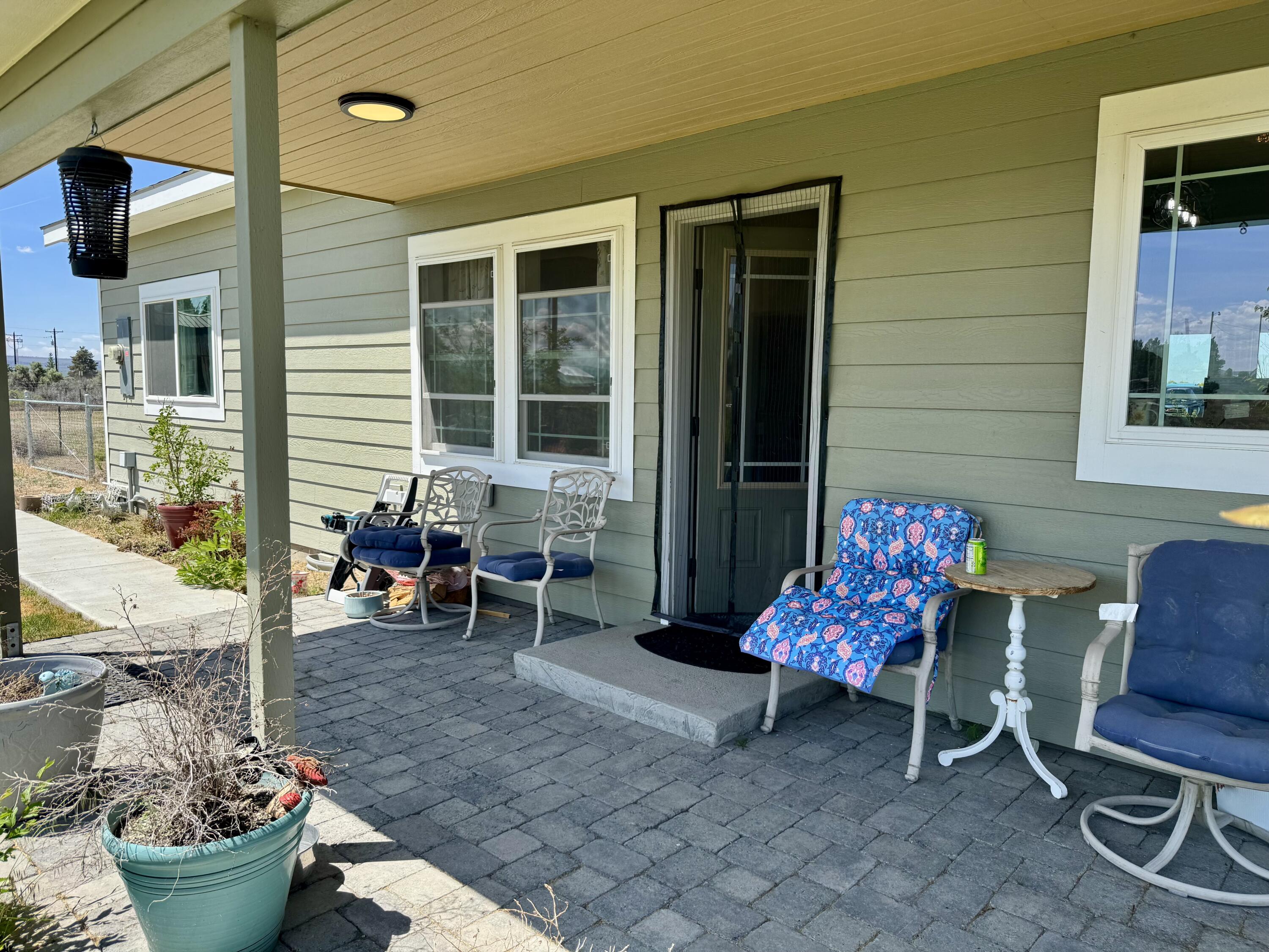 57363 Christmas Tree Road Christmas Valley, OR 97641 - Photo 23 of 34 Back Porch