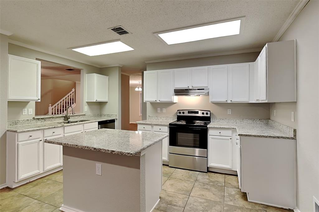 308 Cortland Circle Roanoke, TX 76262 - Photo 6 of 21 a kitchen with stainless steel appliances granite countertop a sink stove and refrigerator
