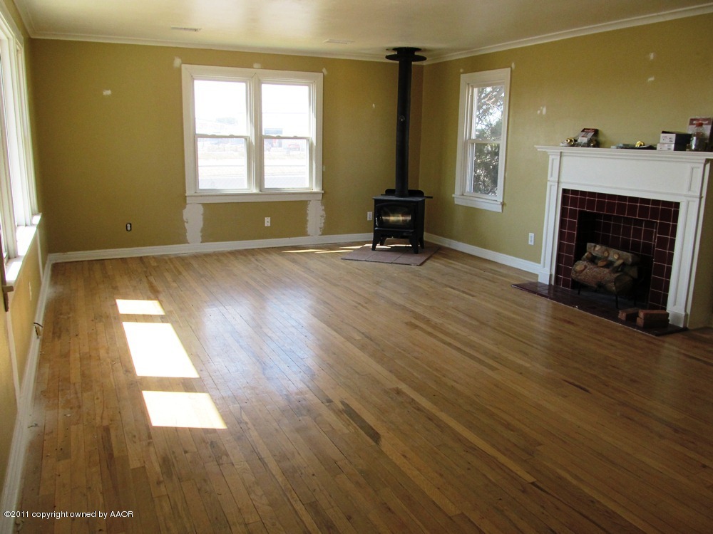4816 Hillside Road Amarillo, TX 79109 - Photo 2 of 8 Living Area