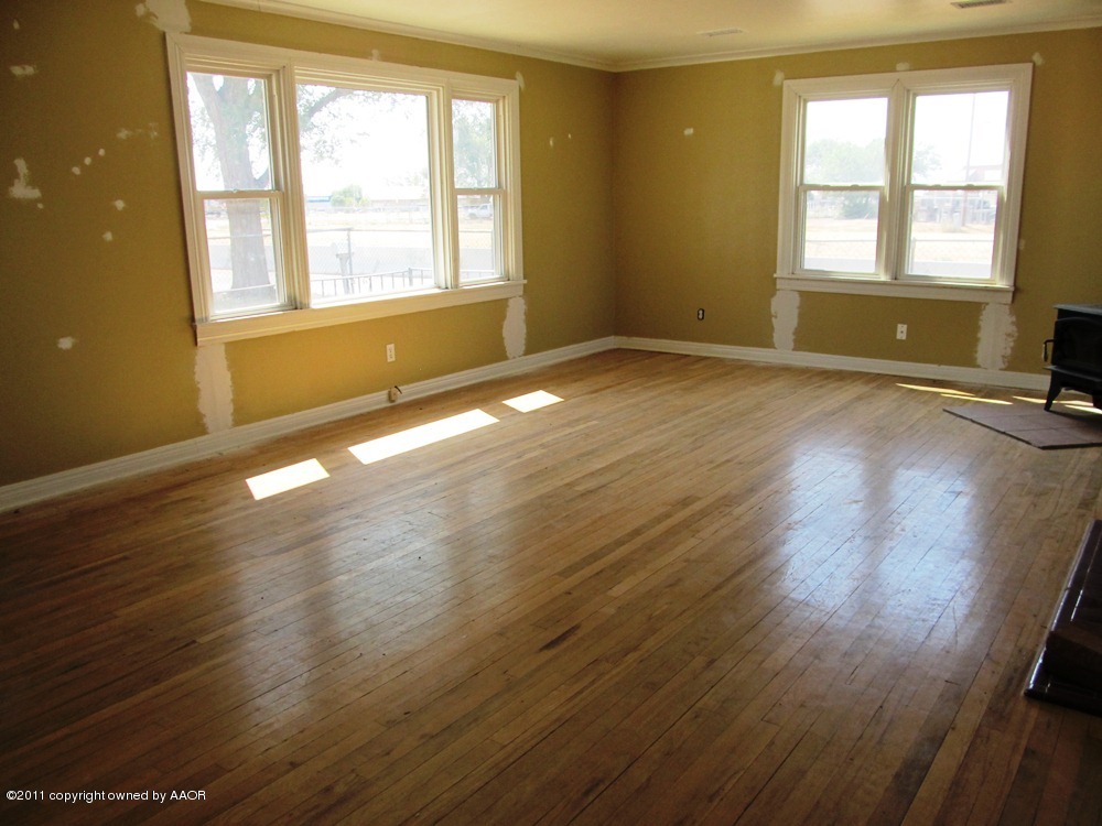 4816 Hillside Road Amarillo, TX 79109 - Photo 3 of 8 Living Area
