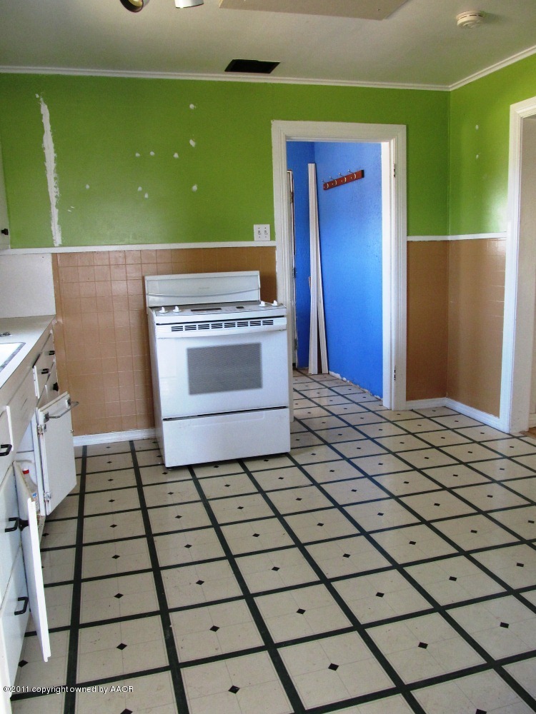 4816 Hillside Road Amarillo, TX 79109 - Photo 4 of 8 Kitchen