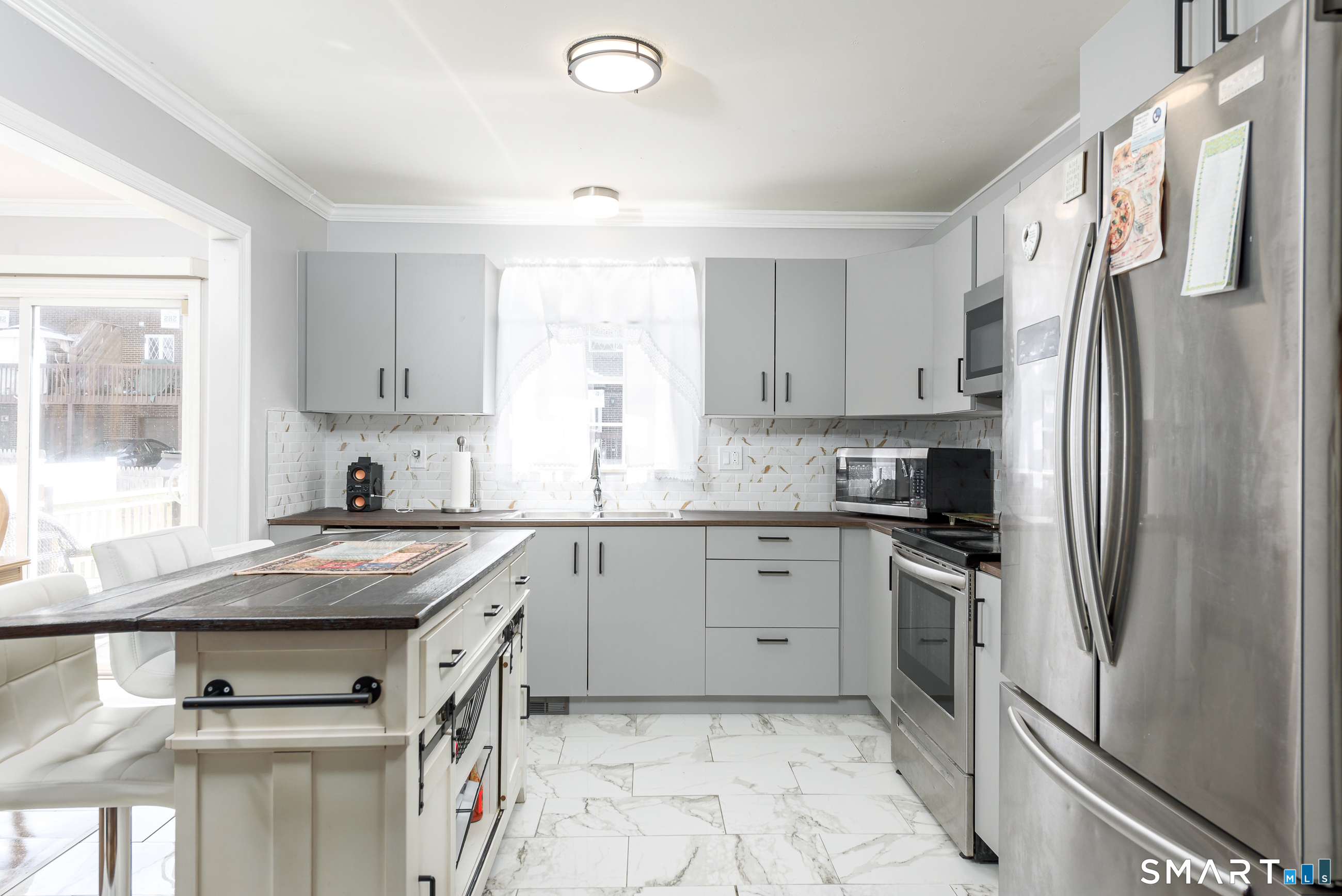 239 Fairfield Avenue Waterbury, CT 06708 - Photo 5 of 39