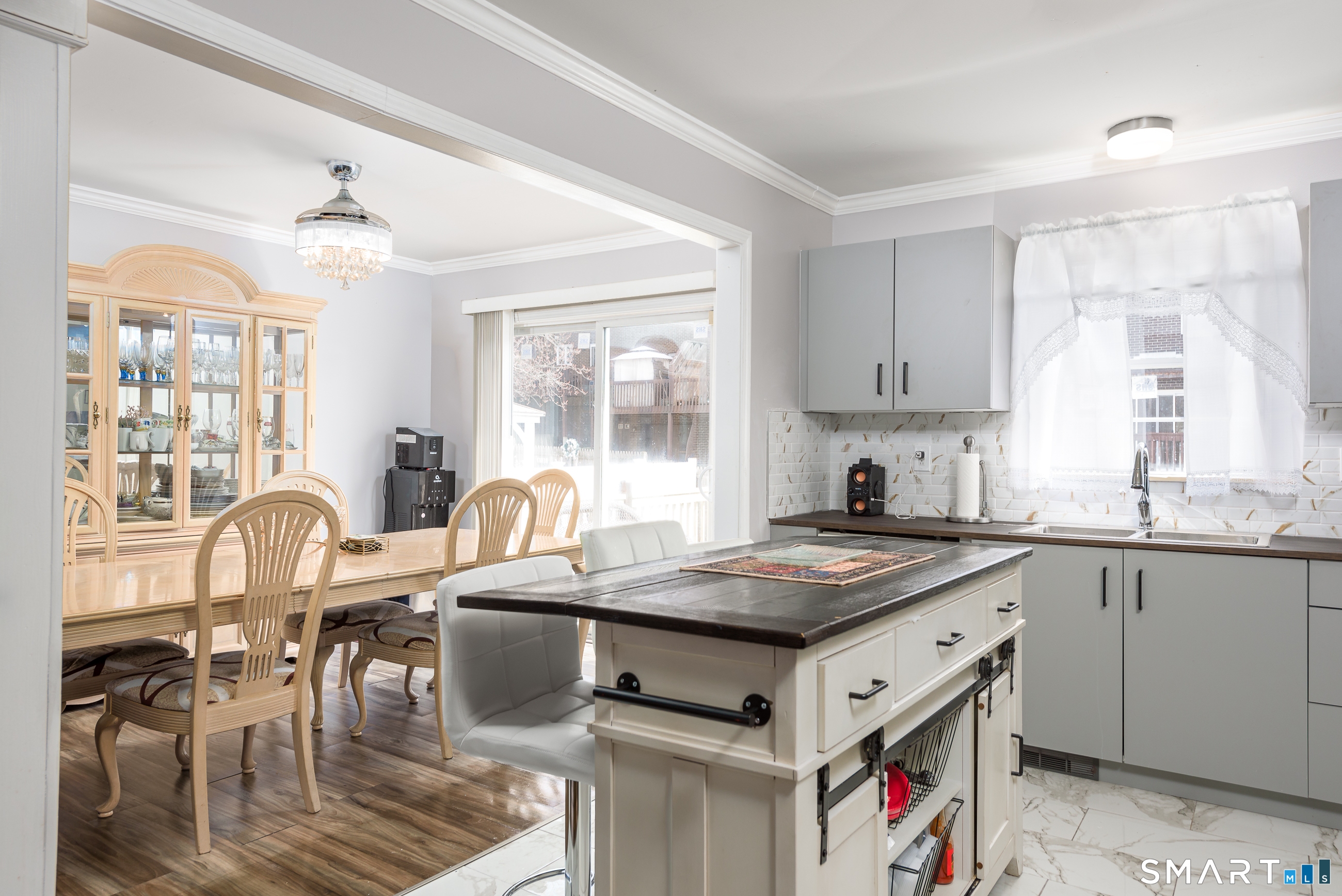 239 Fairfield Avenue Waterbury, CT 06708 - Photo 8 of 39