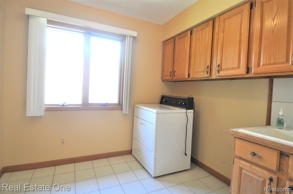 2185 Clinton View Circle Rochester Hills, MI 48309 - Photo 14 of 36