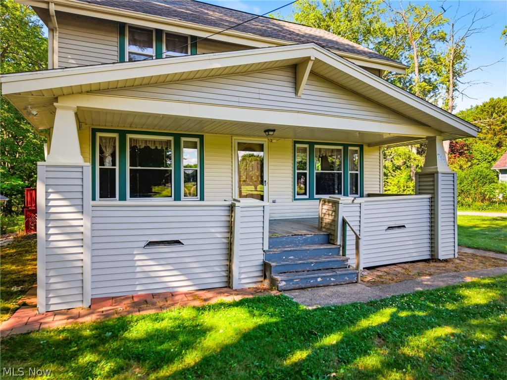 759 Runkle Avenue Ashtabula, OH 44004 - Photo 4 of 40 Covered front porch with decorative columns