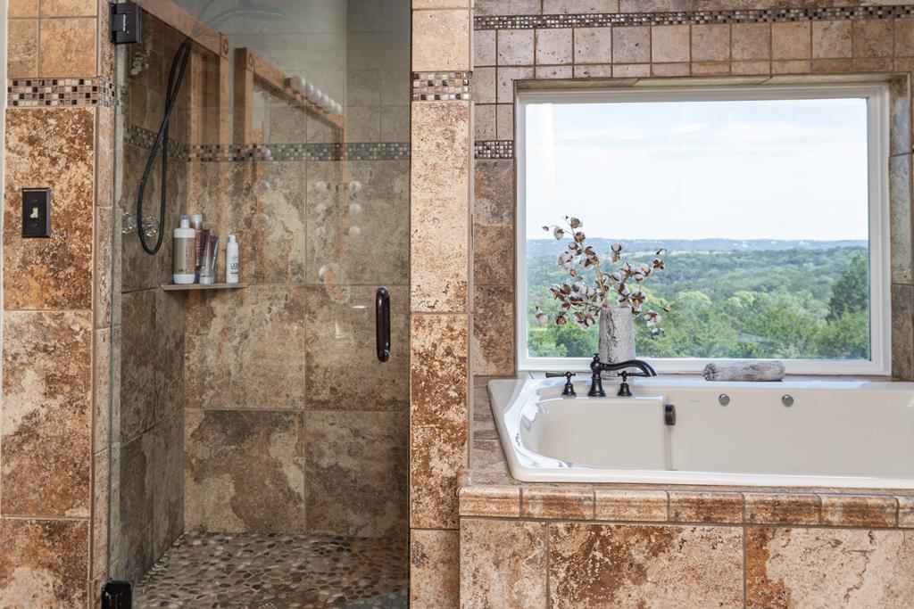 290 Japonica Road Hunt, TX 78024 - Photo 31 of 78 a bath tub sitting next to a window