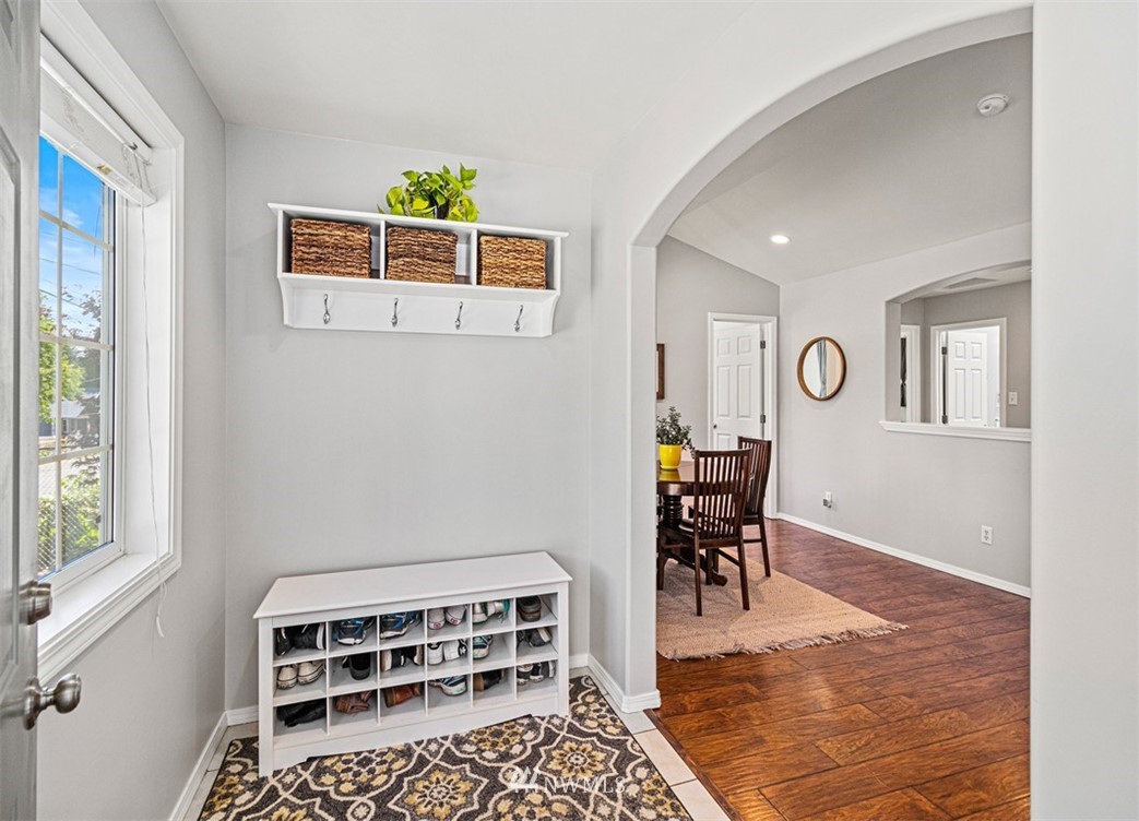 3753 Southwest 100th Street Seattle, WA 98146 - Photo 3 of 20 Gallery Image 3