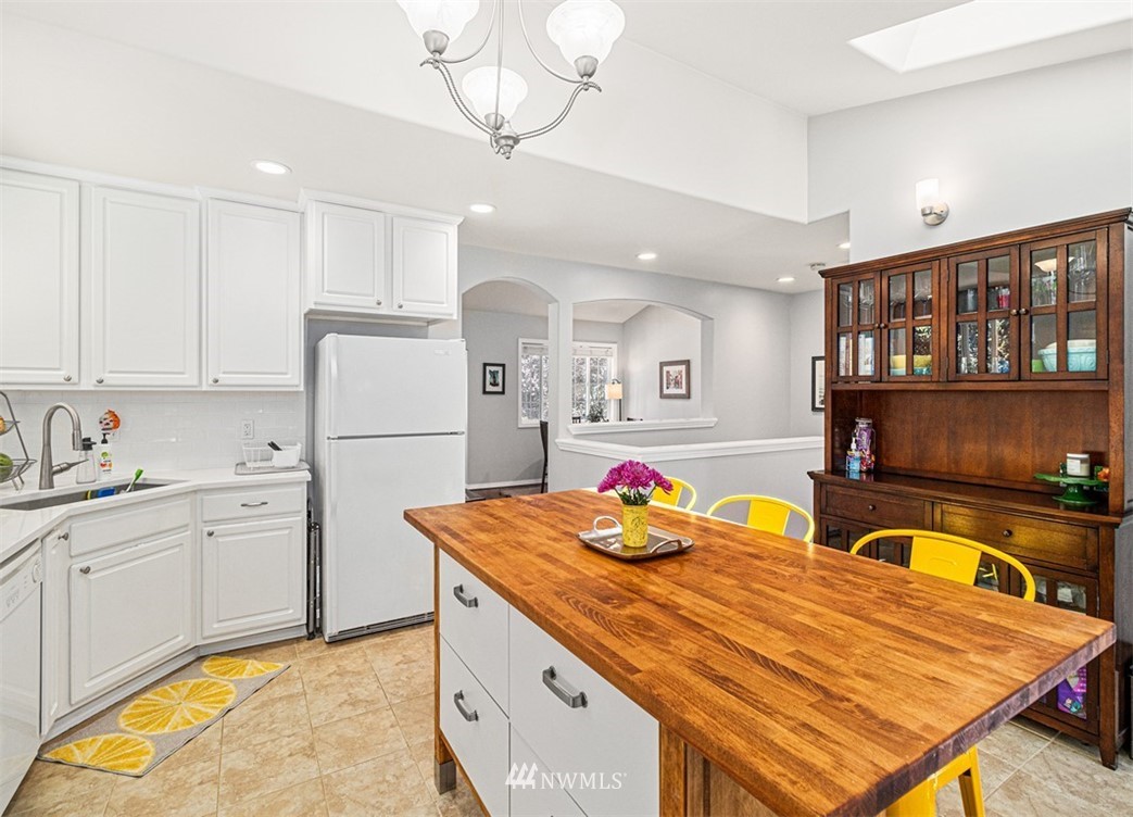 3753 Southwest 100th Street Seattle, WA 98146 - Photo 8 of 20 Gallery Image 8
