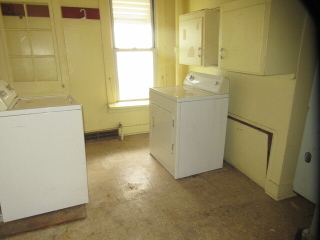 33 State Street Danville, IL 61832 - Photo 13 of 17 a bathroom with a sink a window and a shower
