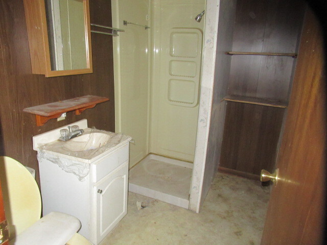 33 State Street Danville, IL 61832 - Photo 15 of 17 a bathroom with a sink toilet and shower