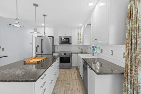 $845,000 | 5 Nottingham Way, Freetown, MA 02702