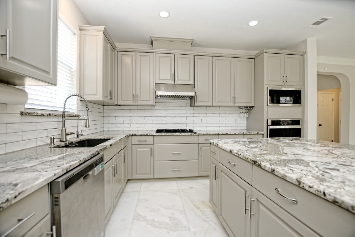 15701 Pumpkin Ridge Drive Austin, TX 78717 - Photo 11 of 37 A sleek and contemporary kitchen.