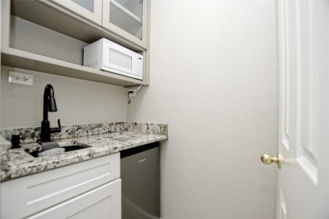 15701 Pumpkin Ridge Drive Austin, TX 78717 - Photo 19 of 37 kitchenette, snack bar adjacent to game room.