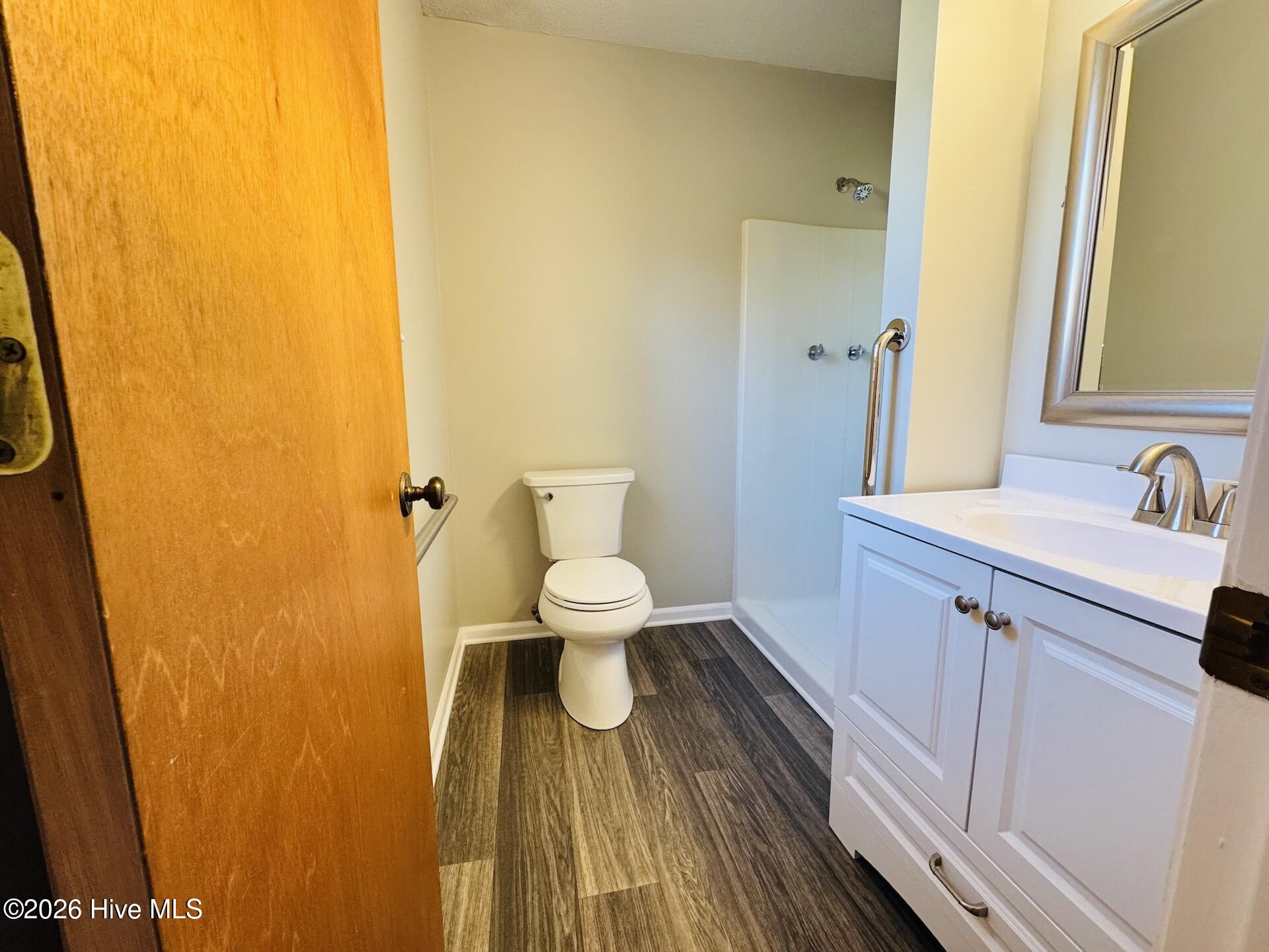 204 Walnut Creek Road Jacksonville, NC 28546 - Photo 12 of 23 12 mbath view 1