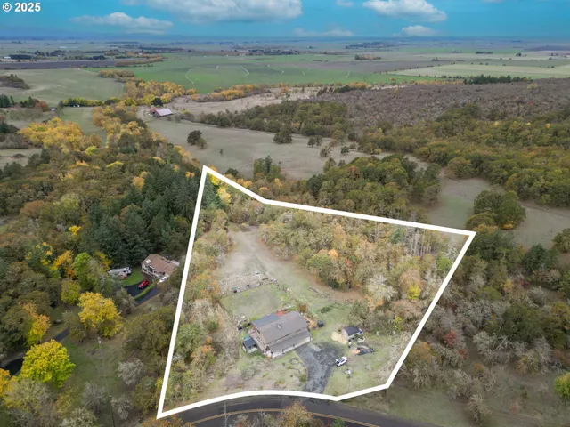 a view of a small yard