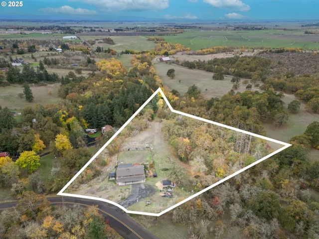 a view of a lake in middle of the town