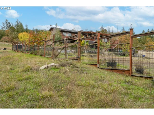 $700,000 | 33781 Mt Tom Drive, Harrisburg, OR 97446