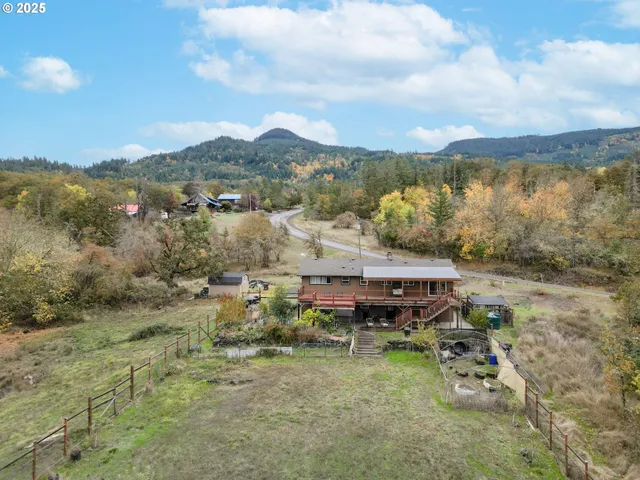 $700,000 | 33781 Mt Tom Drive, Harrisburg, OR 97446
