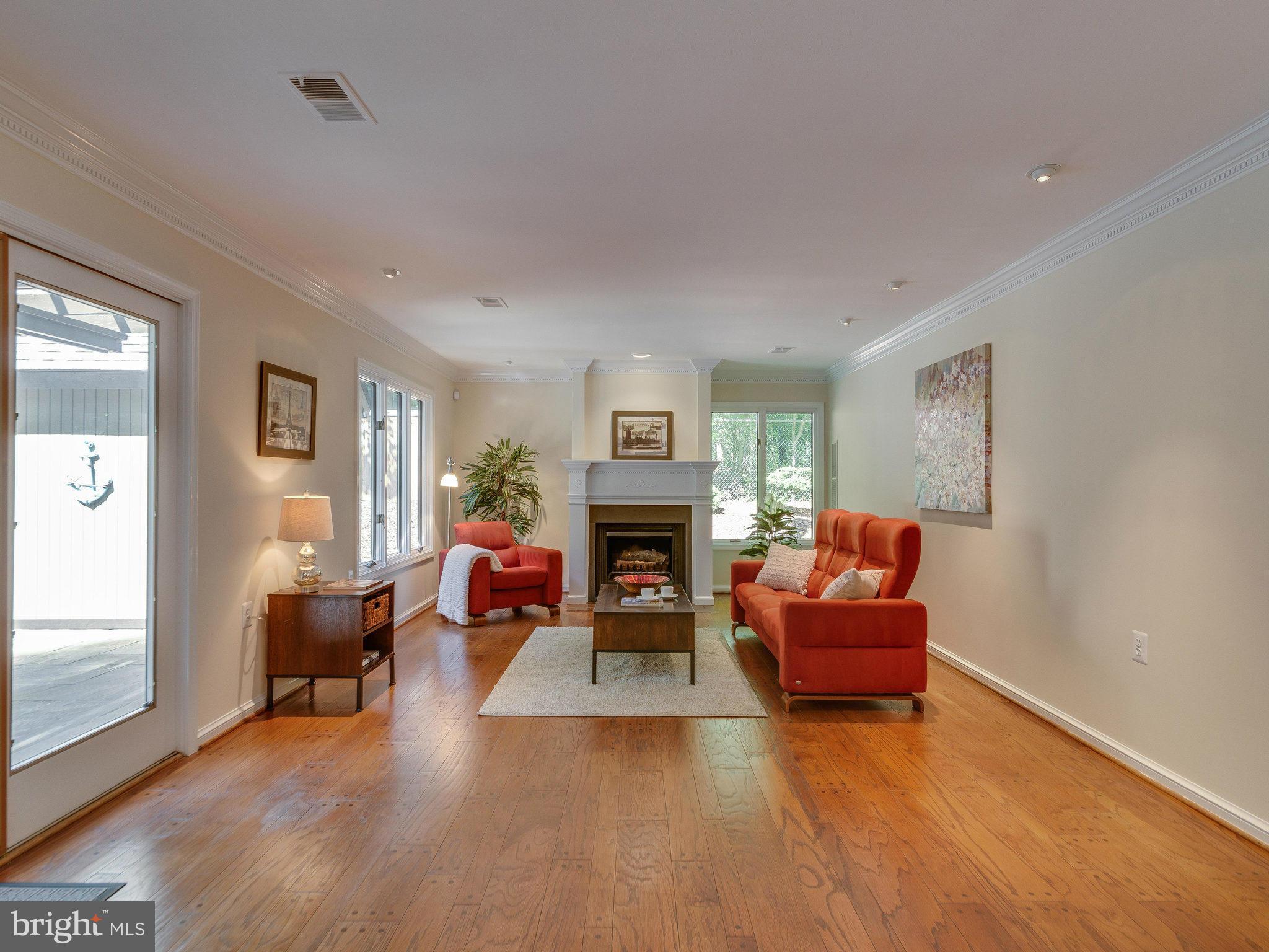 10901 Lawyers Road Reston, VA 20191 - Photo 12 of 30 Living Room